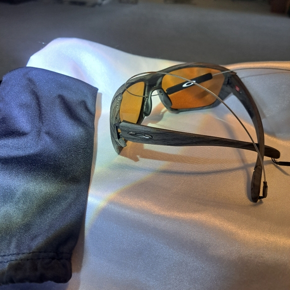 OAKLEY/CASE & SUNGLASSESN̈ - Picture 3 of 14